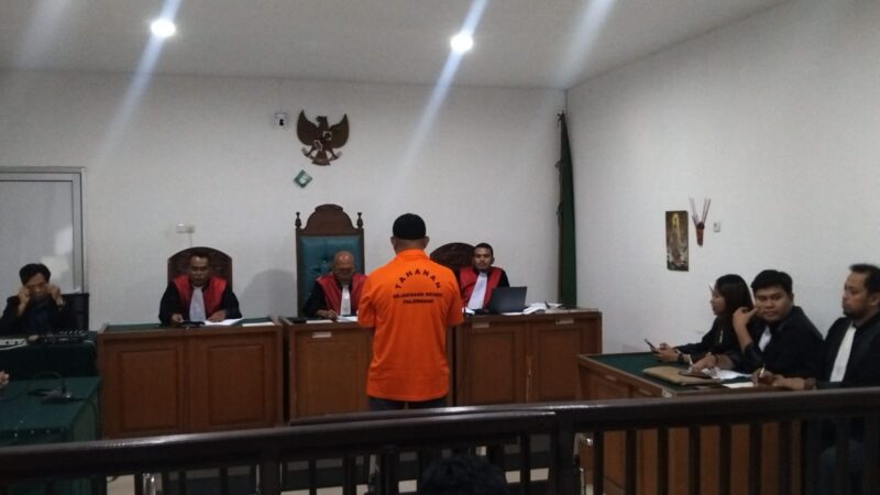 Saat majelis hakim menjatuhkan putusan terdakwa kasus TPPU di PN Palembang, Rabu (29/4/2026)