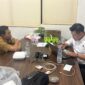 Penyidik saat memeriksa Kepala BKPSDM. Foto: dokumen polisi.