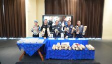 Konferensi pers terkait penemuan ladang ganja dan 220 Kilogram ganja siap edar di Gedung Presisi Mapolda Sumsel.