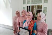 Foto : wadir LBH Bima Sakti usai menerima penghargaan dari Pemkot Kota Palembang