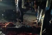 Aparat kepolisian melakukan olah TKP peristiwa yang menggegerkan warga Desa Kota Baru Barat, OKU Timur. Aksi penikaman seorang kakek berusia 70 tahun hingga tewas. Pelaku, seorang pemuda 24 tahun, ditangkap polisi. 