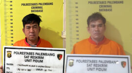 Kedua Pelaku saat diamankan Polisi. 