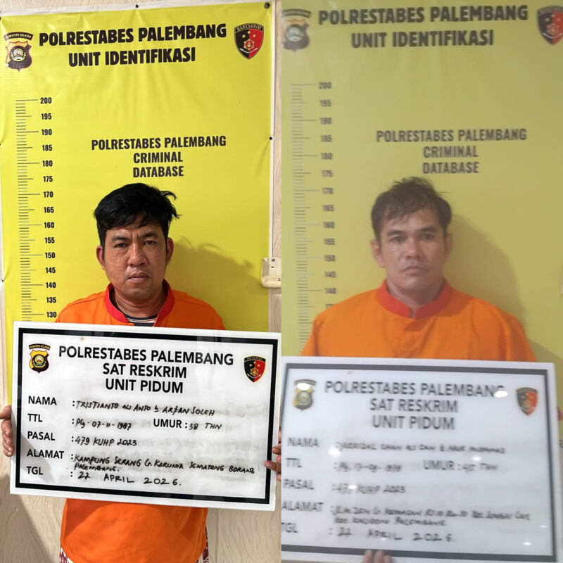 Kedua Pelaku saat diamankan Polisi. 