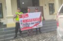 Hadir di tengah masyarakat, Personel Polsek Buay Madang Timur melaksanakan pengamanan ibadah Minggu Kasih di Gereja Trinitas Bangun Sari BK 3.