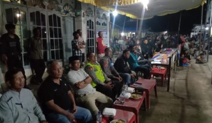 Mendengarkan aspirasi warga sambil memberikan edukasi Kamtibmas. Polsek BMT hadir dengan motto "Aman Nyaman Warganya, Bahagia Personelnya".