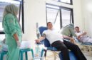 Walikota pagar alam berpartisipasi donorkan darah dalam kegiatan berobat gratis peringatan hari buruh