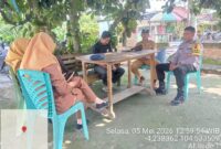 Personel Polsek Buay Madang Timur melaksanakan giat sambang dan himbauan Kamtibmas di Desa Raman Agung, OKU Timur. 