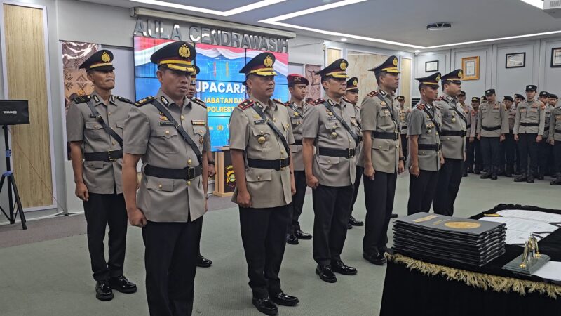 Jajaran kasat dan Kapolsek sertijab