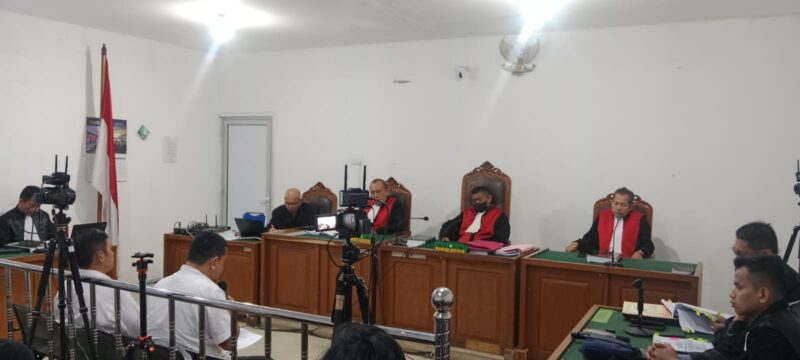 Saat tim kuasa hukum terdakwa Robi Vitergo, Sapriadi Syamsudin, SH, MH, membacakan nota pembelaan (pledoi) dalam sidang tindak pidana korupsi (Tipikor) pada Selasa (5/5/2026).