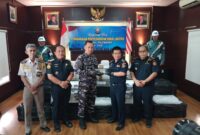 Foto Danlanal palembang menyerahkan barang bukti ke  dinas DKP