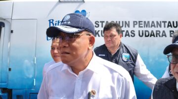 Menteri Lingkungan Hidup (LH) Jumhur Hidayat