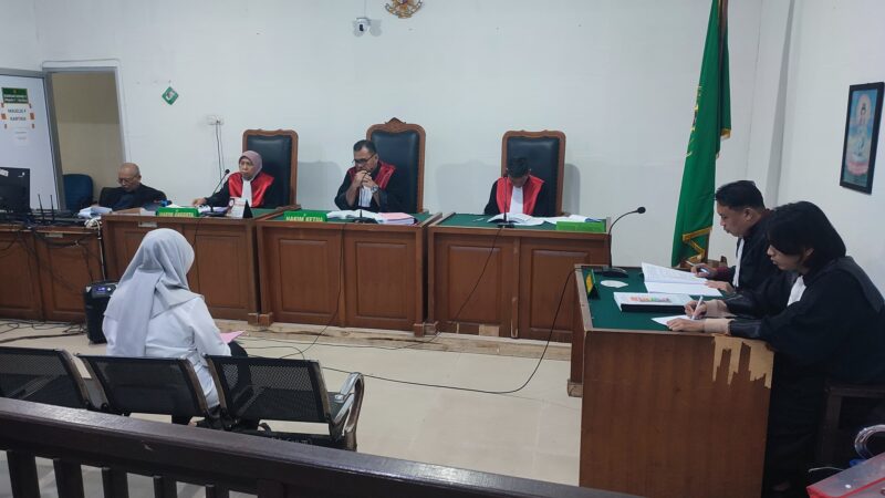 Saat tim kuasa terdakwa Wardiyah bacakan nota pembelaan di persidangan yang digelar di PN Tipikor Palembang, Rabu (6/5/2026)