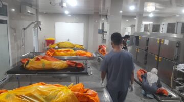 Seluruh jasad korban saat dievakuasi ke RS Bhayangkara Moh Hasan Palembang.