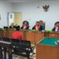 Saat Majelis Hakim Pengadilan Negeri Palembang menunda sidang putusan terdakwa M. Juanda alias Nanda dalam kasus perdagangan kucing hutan hingga 13 Mei 2026 karena panitera pengganti sedang cuti.
