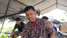 Hambali paman korban saat diwawancarai di RS Bhayangkara Palembang.