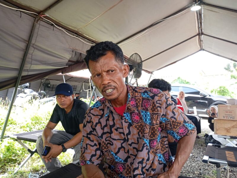 Hambali paman korban saat diwawancarai di RS Bhayangkara Palembang.