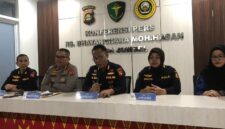 Karumkit RS Bhayangkara Moh Hasan Palembang Kombes Pol dr Budi Santoso saat gelar konferensi pers, Kamis (7/5/2026).