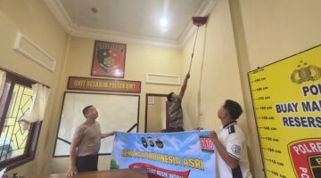 Personel Polsek Buay Madang Timur melaksanakan Program BELIDA (Bersih Lingkungan dan Asri). Kegiatan ini merupakan bentuk dukungan terhadap program nasional Gerakan Indonesia ASRI (Aman, Sehat, Resik, Indah).
