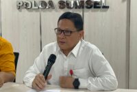 Caption: Kepala Dinas Kesehatan Provinsi Sumatera Selatan, dr. Trisnawarman saat diwawancarai, Jum’at (8/5/2026). Foto: Tia
