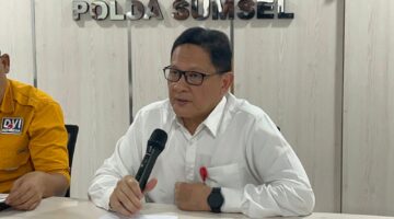 Caption: Kepala Dinas Kesehatan Provinsi Sumatera Selatan, dr. Trisnawarman saat diwawancarai, Jum’at (8/5/2026). Foto: Tia