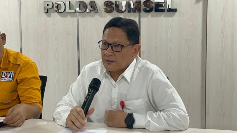 Caption: Kepala Dinas Kesehatan Provinsi Sumatera Selatan, dr. Trisnawarman saat diwawancarai, Jum’at (8/5/2026). Foto: Tia