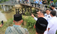 Wagub Sumsel Cik Ujang Pastikan Jembatan Sungai Menang Dibangun Kembali pada 2027