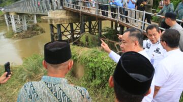 Wagub Sumsel Cik Ujang Pastikan Jembatan Sungai Menang Dibangun Kembali pada 2027