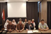 Foto tim pengacara dan keluarga korban Kristina