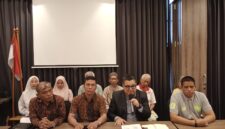 Foto tim pengacara dan keluarga korban Kristina