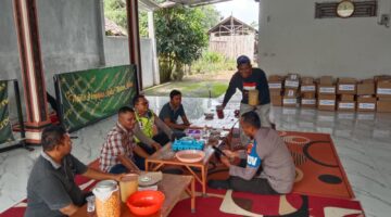 Kapolsek Buay Madang Timur Iptu Swisspo, melakukan koordinasi dengan panitia Pengajian Akbar di Ponpes Al Istiqomah, Desa Sumber Harjo. 