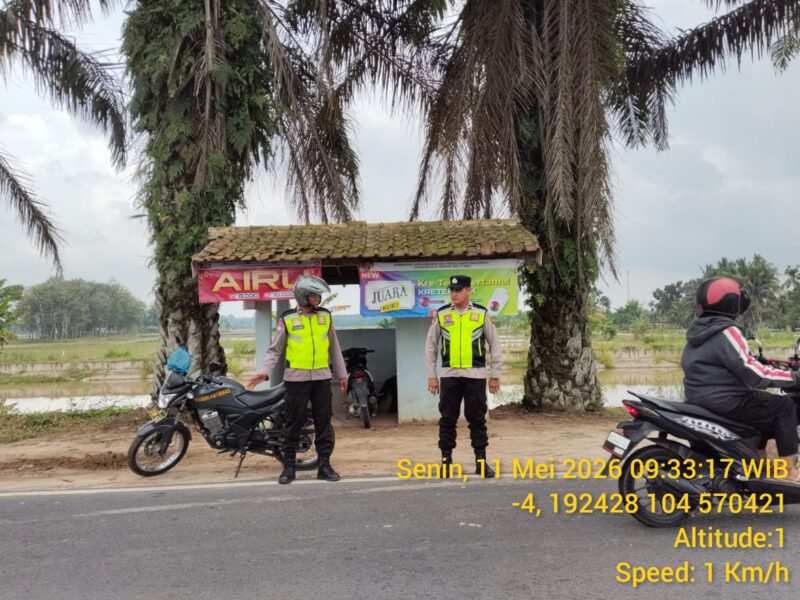 Hadir di tengah masyarakat! Polsek Buay Madang Timur laksanakan giat patroli pagi dan KRYD di Desa Srikaton untuk antisipasi kejahatan jalanan dan pencegahan Karhutla.