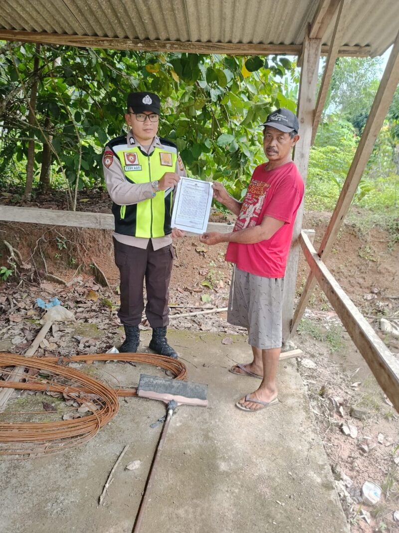 Cegah Karhutla sedini mungkin! Polsek Buay Madang Timur rutin laksanakan sosialisasi dan sebar maklumat larangan membakar lahan kepada petani dan masyarakat di wilayah hukum Buay Madang Timur.