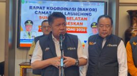 Gubernur Sumatera Selatan, Herman Deru saat diwawancarai usai rapat koordinasi bersama pimpinan wilayah se-Sumsel pada Selasa (12/5/2026). Foto: Tia