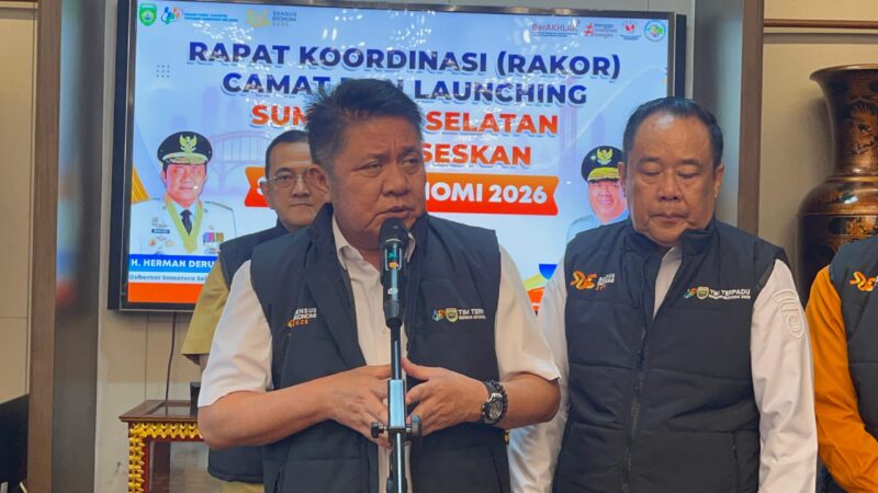 Gubernur Sumatera Selatan, Herman Deru saat diwawancarai usai rapat koordinasi bersama pimpinan wilayah se-Sumsel pada Selasa (12/5/2026). Foto: Tia