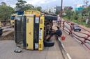 Foto : truk yg terbalik di jembatan musi 2 palembang