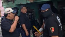 Foto : pelaku saat di grebek polisi