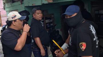 Foto : pelaku saat di grebek polisi