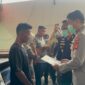 Caption: Sejumlah keluarga yang telah melakukan serah terima peti jenazah korban kecelakaan bus ALS di RS Bhayangkara Moh. Hasan Palembang pada, Jum’at (15/5/2026). Foto: Tia