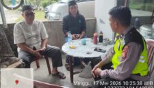 Personel Polsek Buay Madang Timur melaksanakan giat sambang dialogis dengan warga Desa Tanjung Mas. 