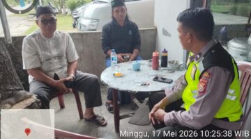 Personel Polsek Buay Madang Timur melaksanakan giat sambang dialogis dengan warga Desa Tanjung Mas. 