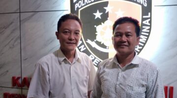 Foto :  pihak yayasan PGRI Usai Dipanggil penyidik Pidum Polrestabes Palembang