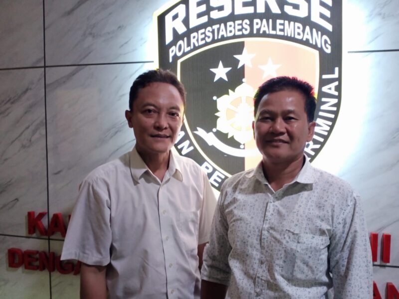Foto :  pihak yayasan PGRI Usai Dipanggil penyidik Pidum Polrestabes Palembang