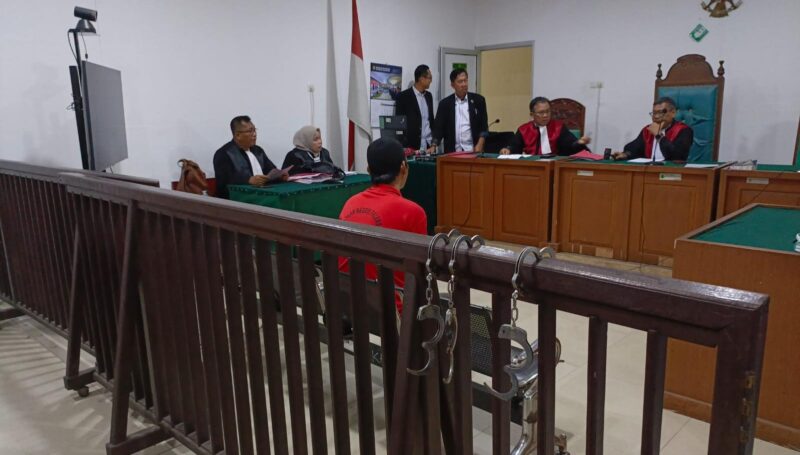 Saat majelis hakim bacakan putusan Terdakwa Leo disidang di PN Palembang, Senin (18/5/2026)