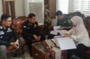 Saat tim Pidsus Kejari Palembang melimpahkan berkas tersangka Ke PN Tipikor Palembang, Selasa (19/5/2026)