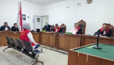 Saat Terdakwa Kurniati Hasda Ayu Jalani sidang perdana di PN palembang, Selasa (19/5/2026)