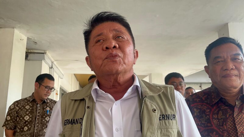 Gubernur Sumatera Selatan, Herman Deru saat diwawancarai, usai rapat bersama Bupati Muba, M. Toha Tohet, Selasa (19/5/2026). Foto: Tia