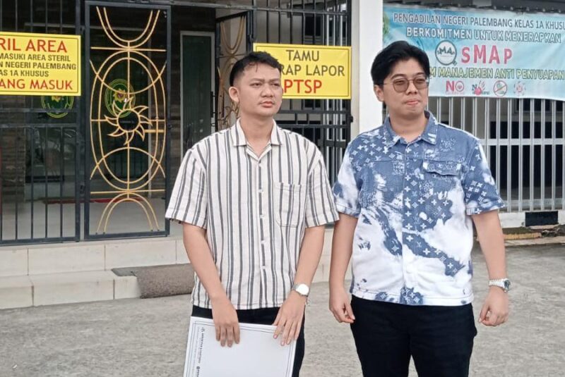 Saat tim Kuasa hukum PT Amen Mulia, Akbar Tanjung SH bersama rekannya Isykamal SH saat ditemui di PN Palembang, Rabu (20/5/2026)