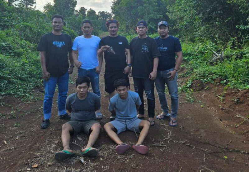 Kedua pelaku saat diamankan. Foto: Polres Musi Rawas.
