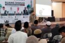 Caption Foto : Funding and Transaction Relationship Manager Area Palembang Bank Syariah Indonesia, Ariesta Aprilianto saat menyampaikan materi.