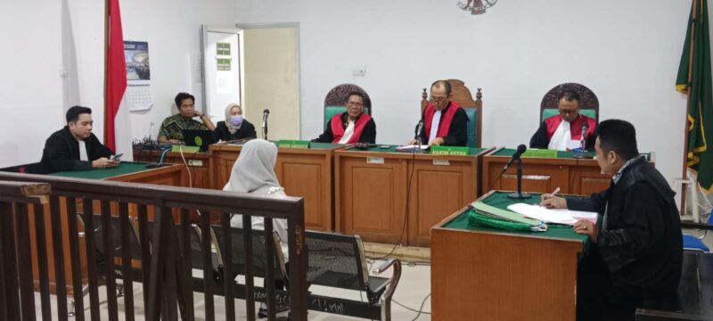 Saat Terdakwa Iga Delia dihadirkan di PN Palembang Kamis (21/5/2026) untuk mendengarkan pembacaan putusan
